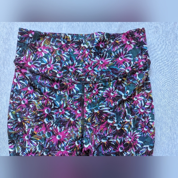 Lululemon Base Pace High-Rise Tight 28" *Brushed in Floral Electric Multi - Picture 6 of 11